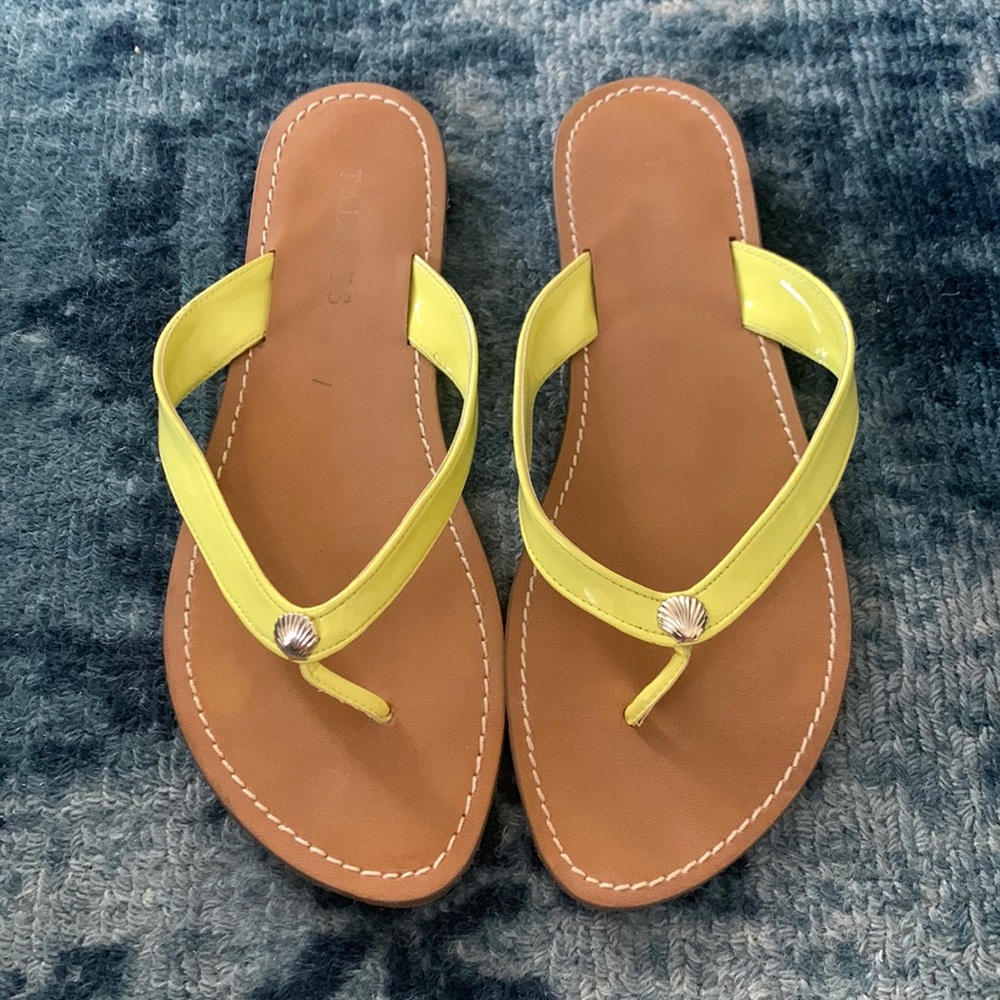 TALBOTS “Mari” Yellow Patent Leather Sandals with Seashell Detail